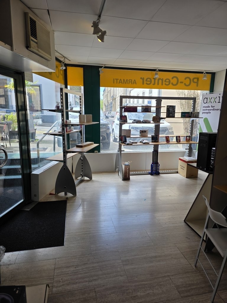 130m² shop, photo 2 of 8