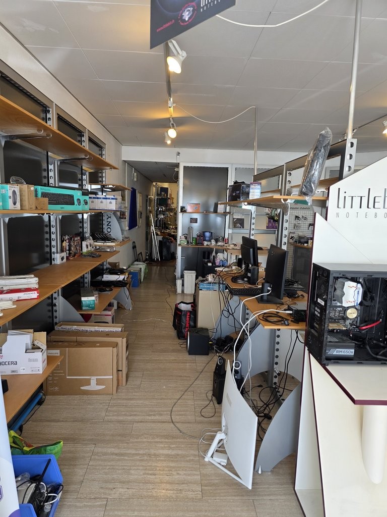 130m² shop, photo 3 of 8