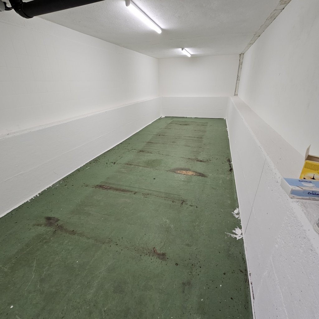 260m² storage room
