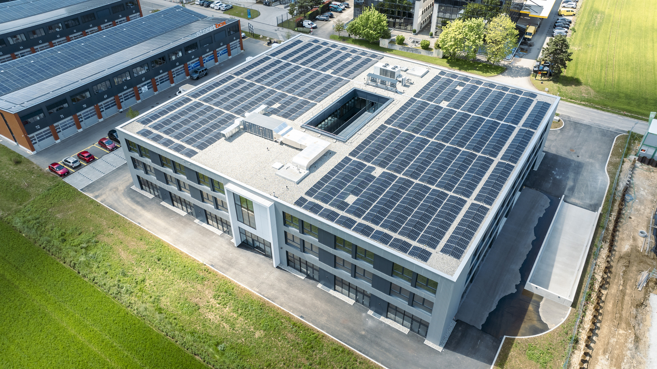 307m² atelier, Foto 1 von 7