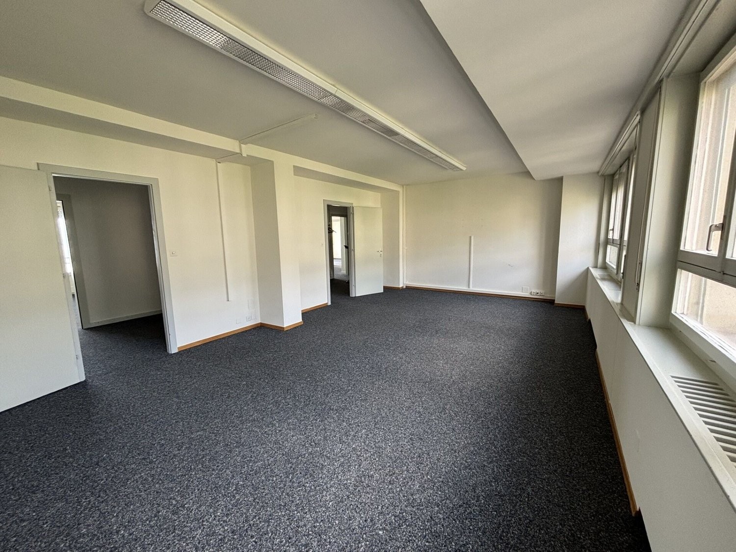 312m² Büro, Foto 2 von 4