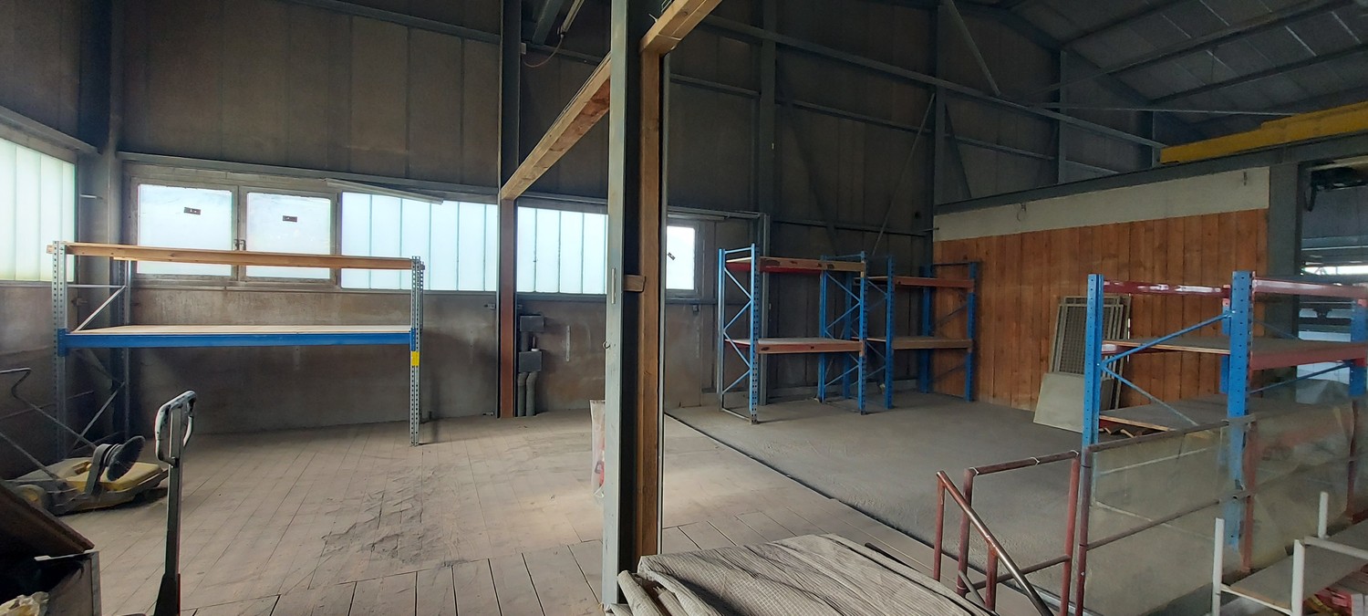 Commercial, foto 1 di 5