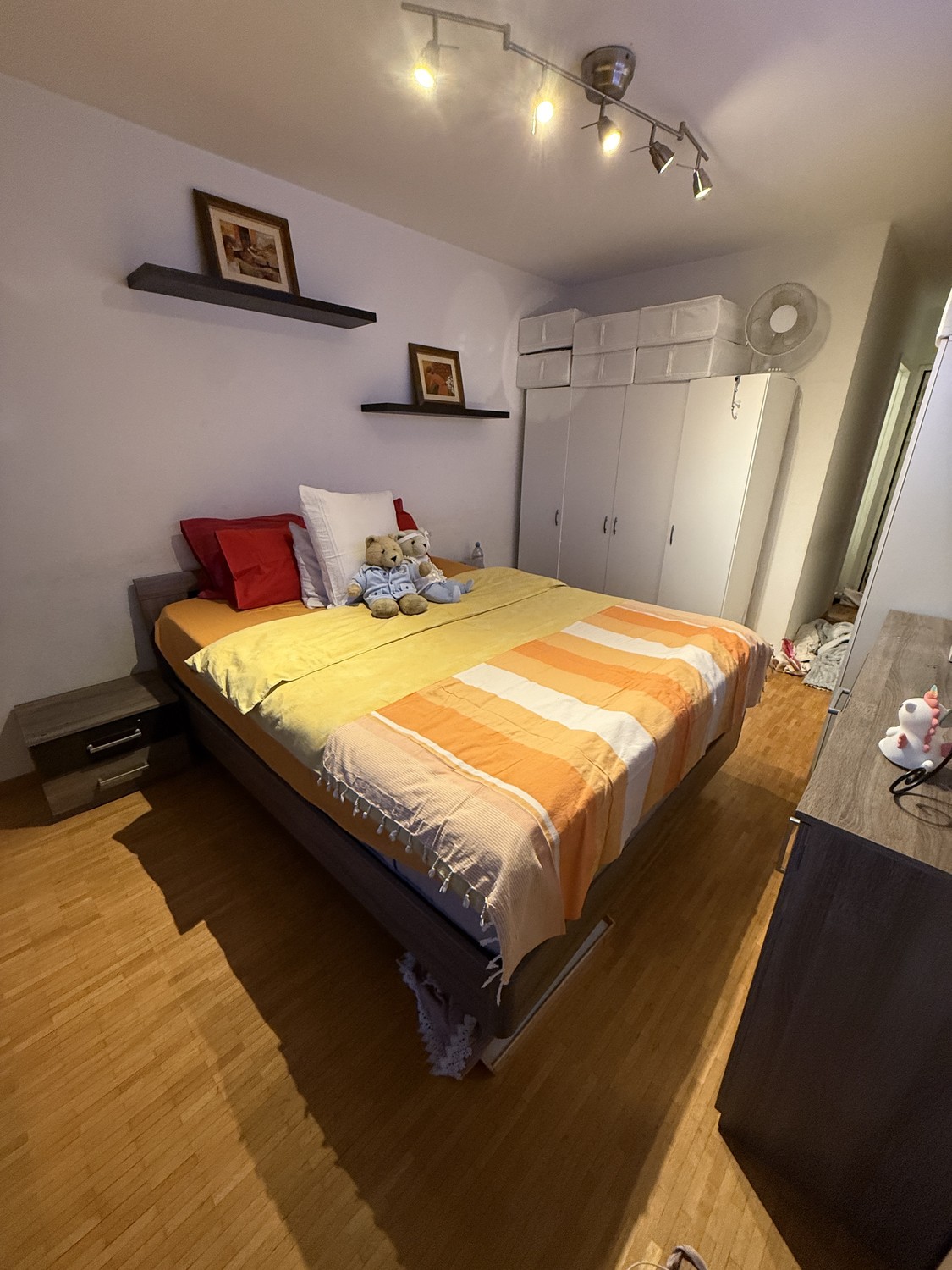 Zimmer in einer Wohngemeinschaft, Foto 1 von 3