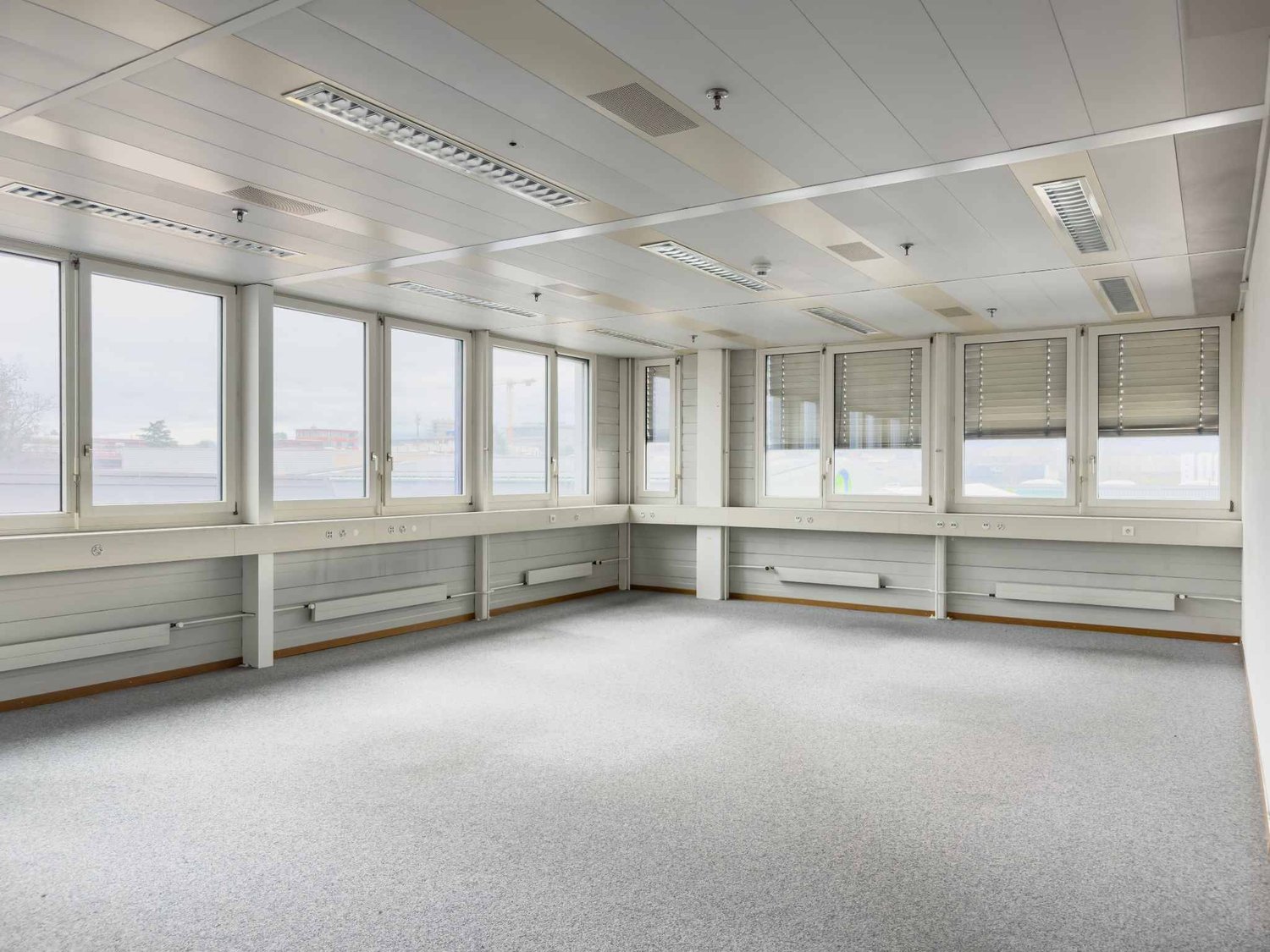 748m² Büro, Foto 2 von 8