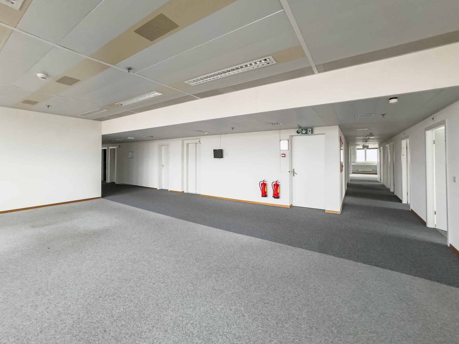 748m² Büro, Foto 3 von 8