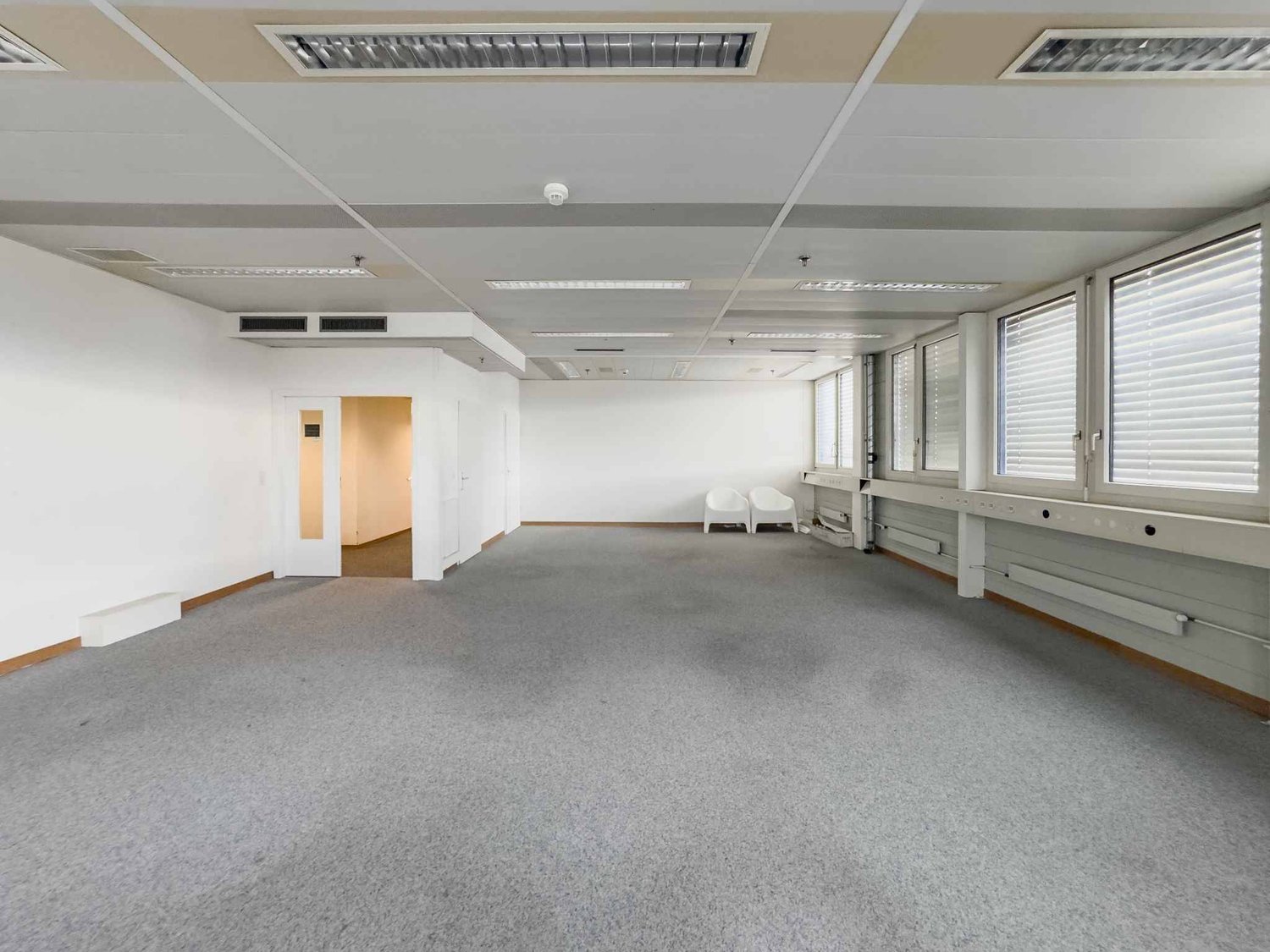 748m² Büro, Foto 1 von 8