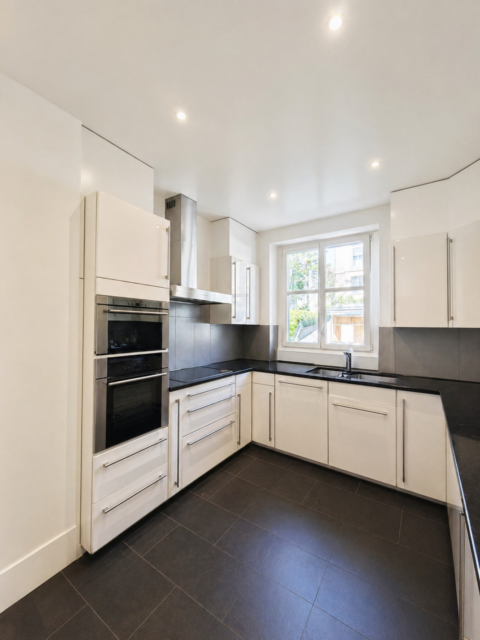 6 rooms apartment
