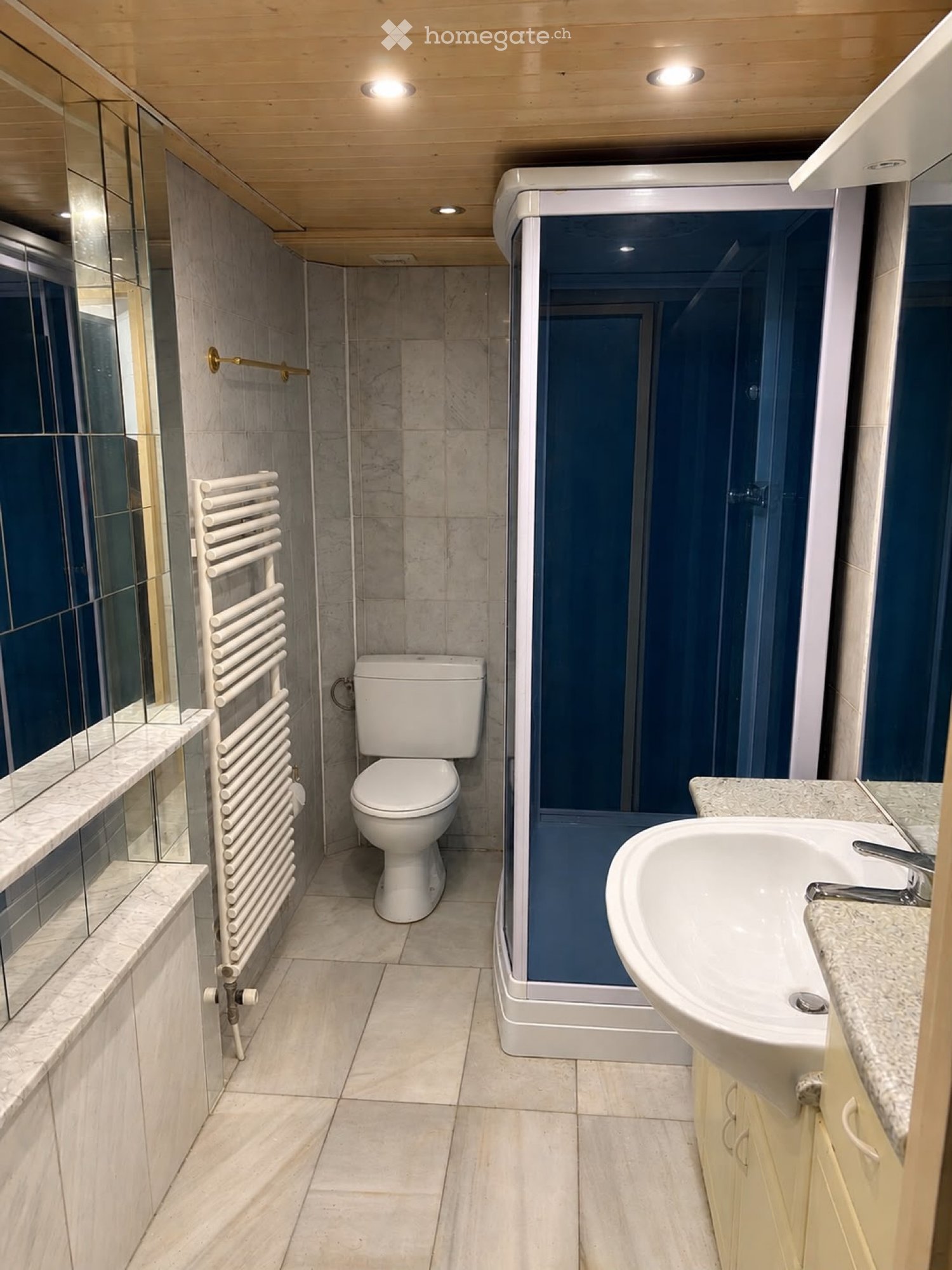3.5-Zimmer-Wohnung in Ponte Capriasca zu vermieten

Wir suchen einen Mieter für eine 98m2 grosse Wohnung in Ponte Capriasca. Die Wohnung besteht aus einem Hauptzimmer mit angrenzendem Badezimmer und Blick auf den Aussenbereich, einer Marmorküche mit Induktionskochfeld mit offener Gestaltung zum Wohn, Foto 3 von 5