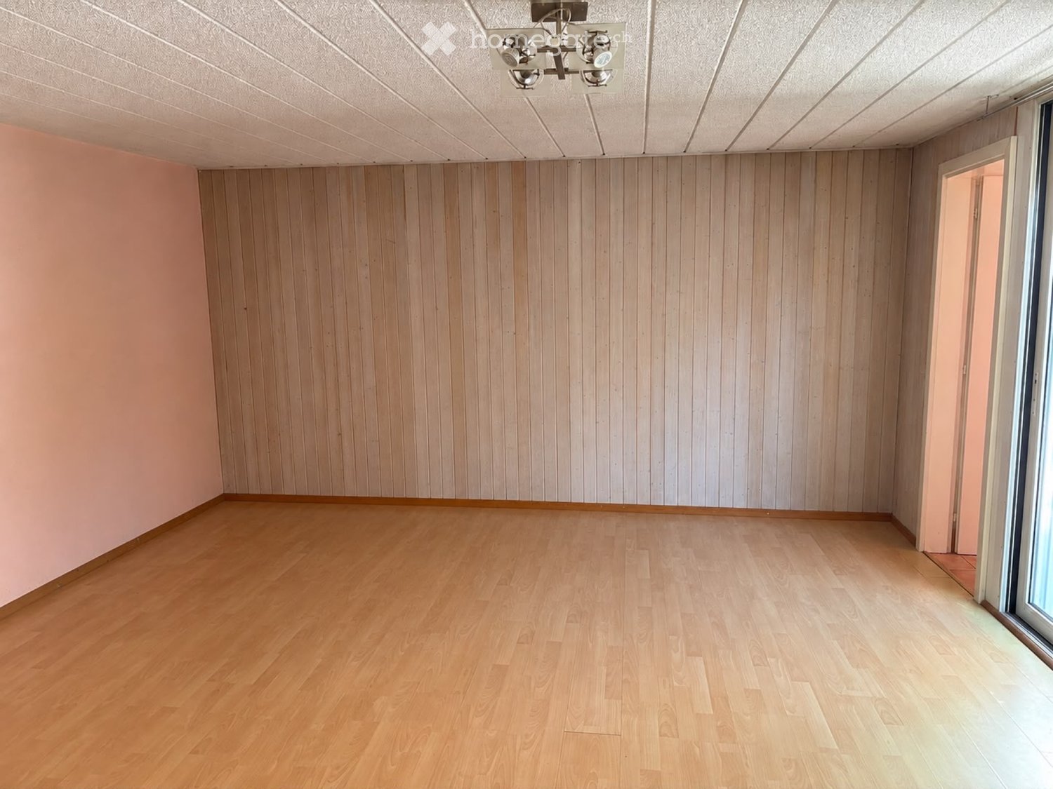 3.5-Zimmer-Wohnung in Ponte Capriasca zu vermieten

Wir suchen einen Mieter für eine 98m2 grosse Wohnung in Ponte Capriasca. Die Wohnung besteht aus einem Hauptzimmer mit angrenzendem Badezimmer und Blick auf den Aussenbereich, einer Marmorküche mit Induktionskochfeld mit offener Gestaltung zum Wohn, Foto 1 von 5