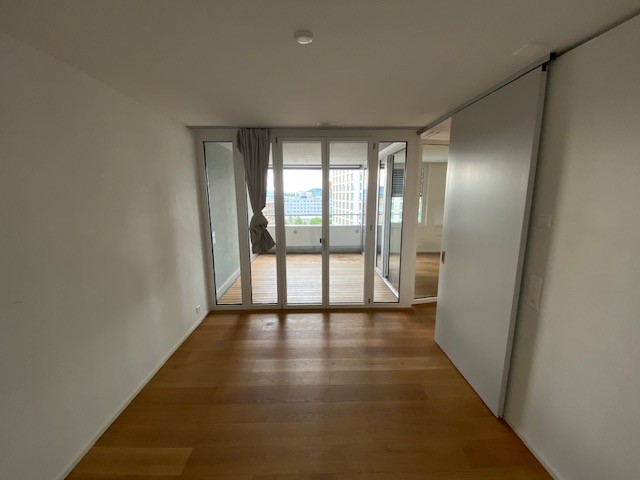 Helle 3.5-Zimmer-Wohnung mit Stadtblick und Balkon im 8. Stockwerk, Foto 7 von 7