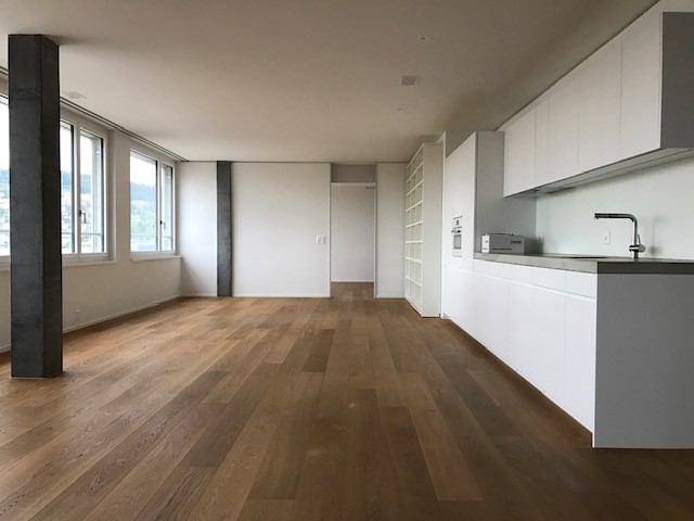 Helle 3.5-Zimmer-Wohnung mit Stadtblick und Balkon im 8. Stockwerk, Foto 1 von 7