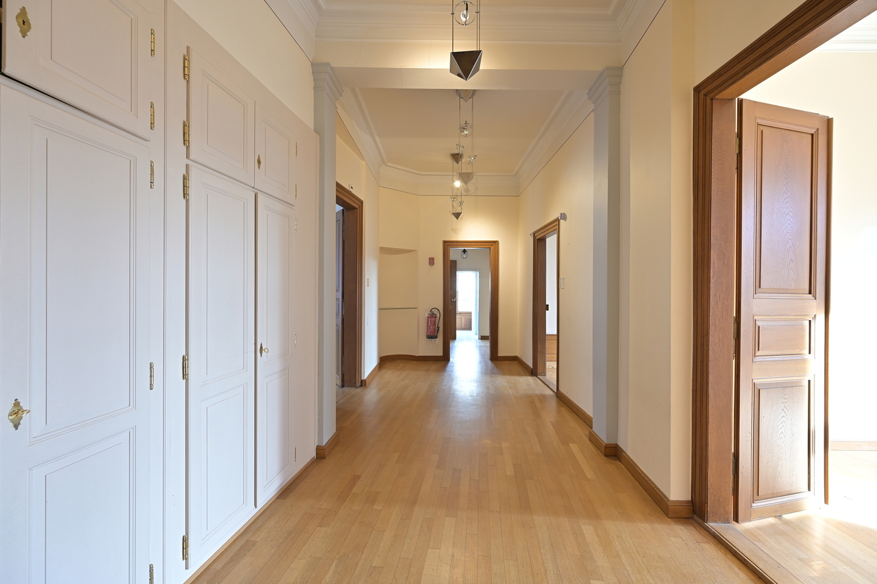 1470m² bâtiment résidentiel / commercial