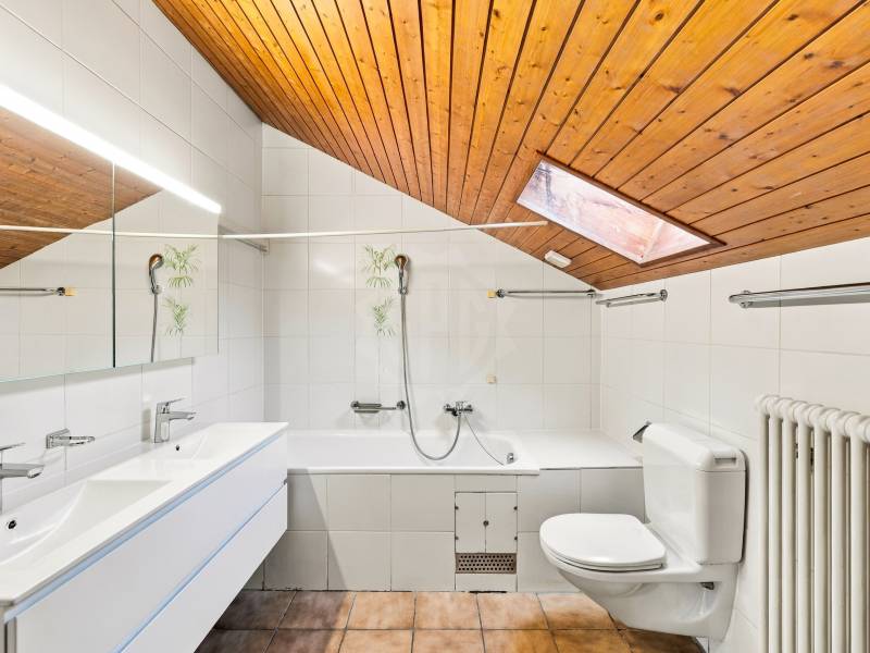 3-Zimmer-Wohnung

Im Quartier des Grottes gelegen, geräumige und helle 3-Zimmer-Wohnung im 5. Stock (ohne Aufzug).

- Eingangshalle
- Offene Küche, voll ausgestattet und eingerichtet
- Wohnzimmer
- Schlafzimmer mit Einbauschränken
- Badezimmer / WC, ausgestattet mit einer Waschmaschine

Ein Keller e