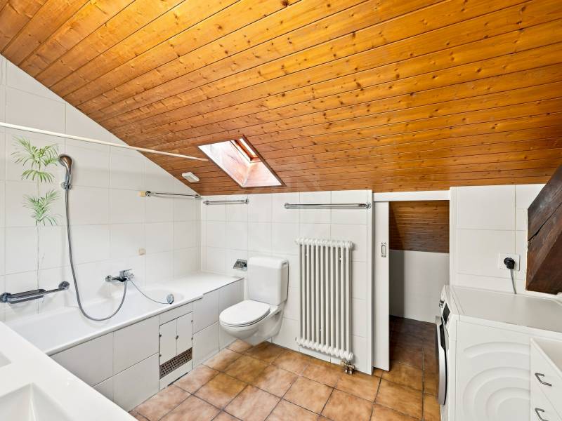 3-Zimmer-Wohnung

Im Quartier des Grottes gelegen, geräumige und helle 3-Zimmer-Wohnung im 5. Stock (ohne Aufzug).

- Eingangshalle
- Offene Küche, voll ausgestattet und eingerichtet
- Wohnzimmer
- Schlafzimmer mit Einbauschränken
- Badezimmer / WC, ausgestattet mit einer Waschmaschine

Ein Keller e