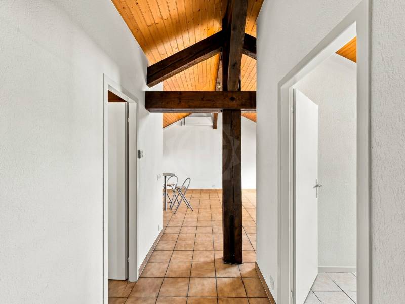 3-Zimmer-Wohnung

Im Quartier des Grottes gelegen, geräumige und helle 3-Zimmer-Wohnung im 5. Stock (ohne Aufzug).

- Eingangshalle
- Offene Küche, voll ausgestattet und eingerichtet
- Wohnzimmer
- Schlafzimmer mit Einbauschränken
- Badezimmer / WC, ausgestattet mit einer Waschmaschine

Ein Keller e