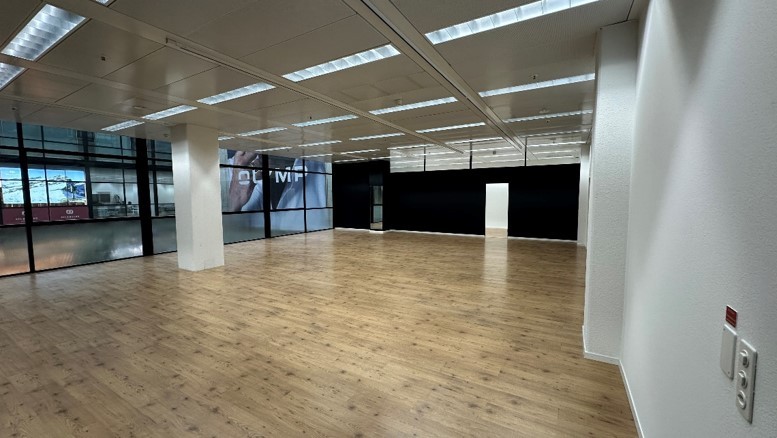 151m² commercial