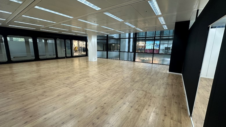 151m² commercial