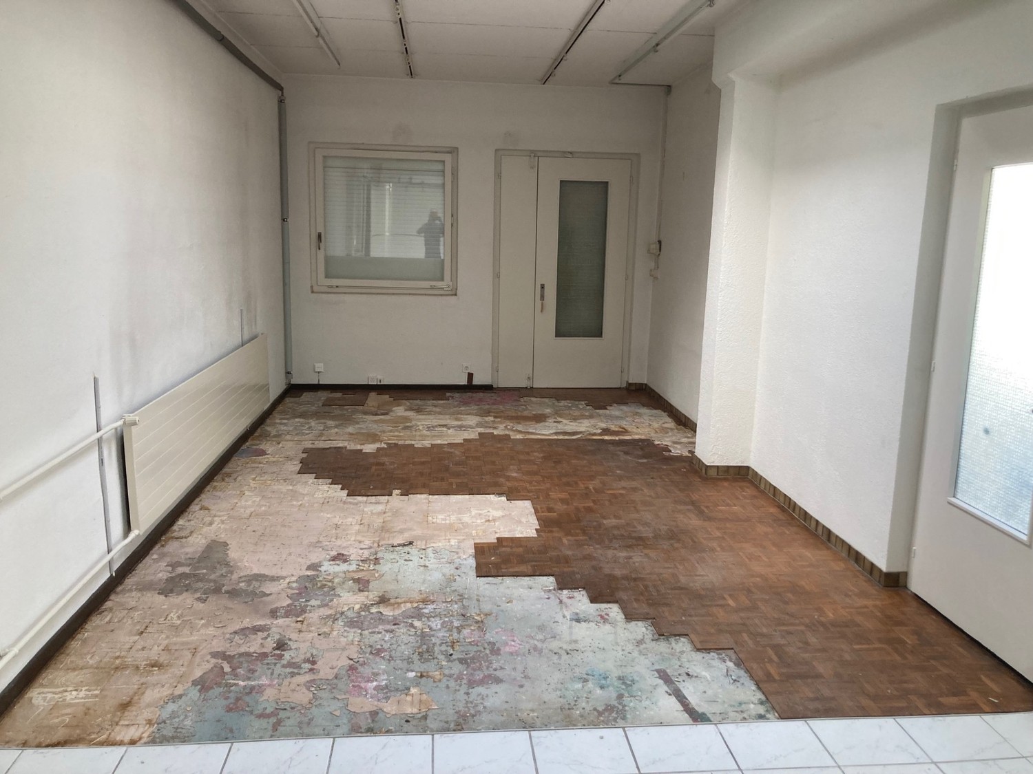 77m² commercial, Foto 1 von 8