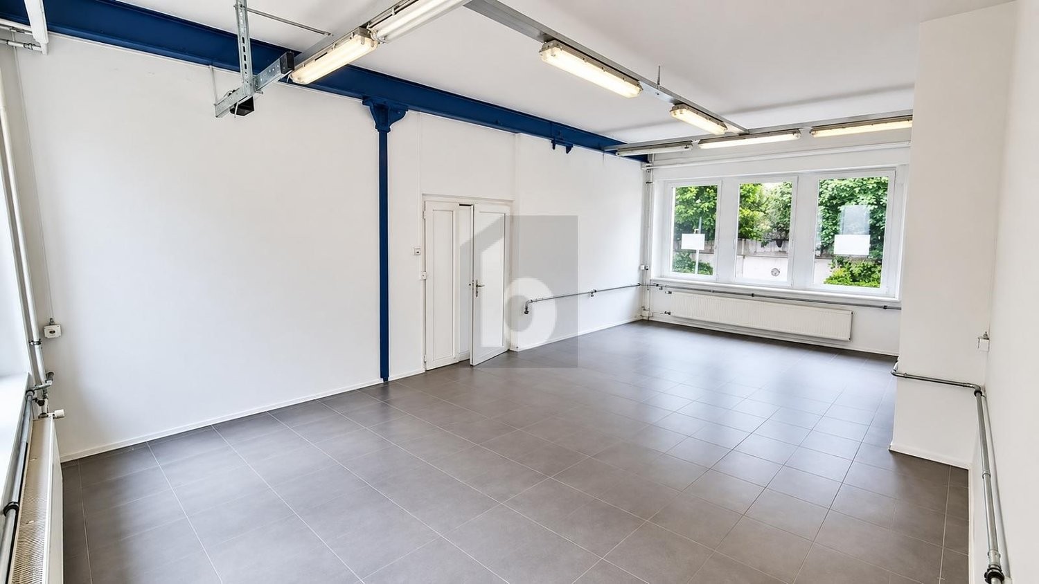 130m² office