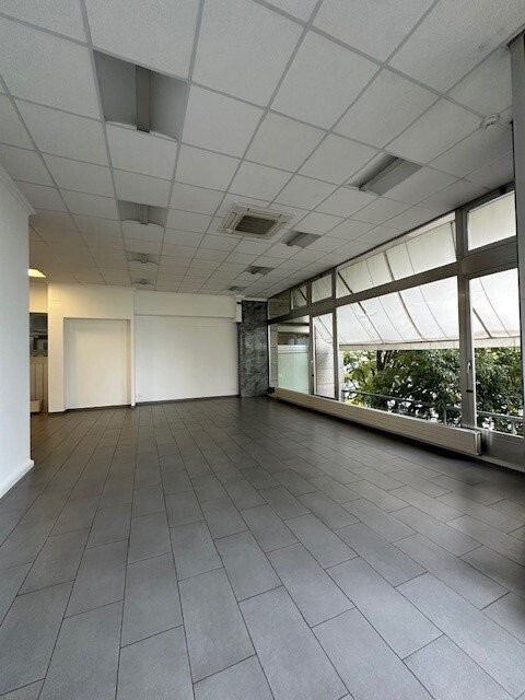 121m² commercial