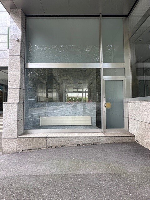 121m² commercial