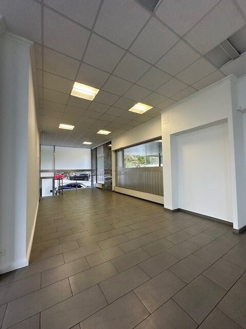 121m² commercial