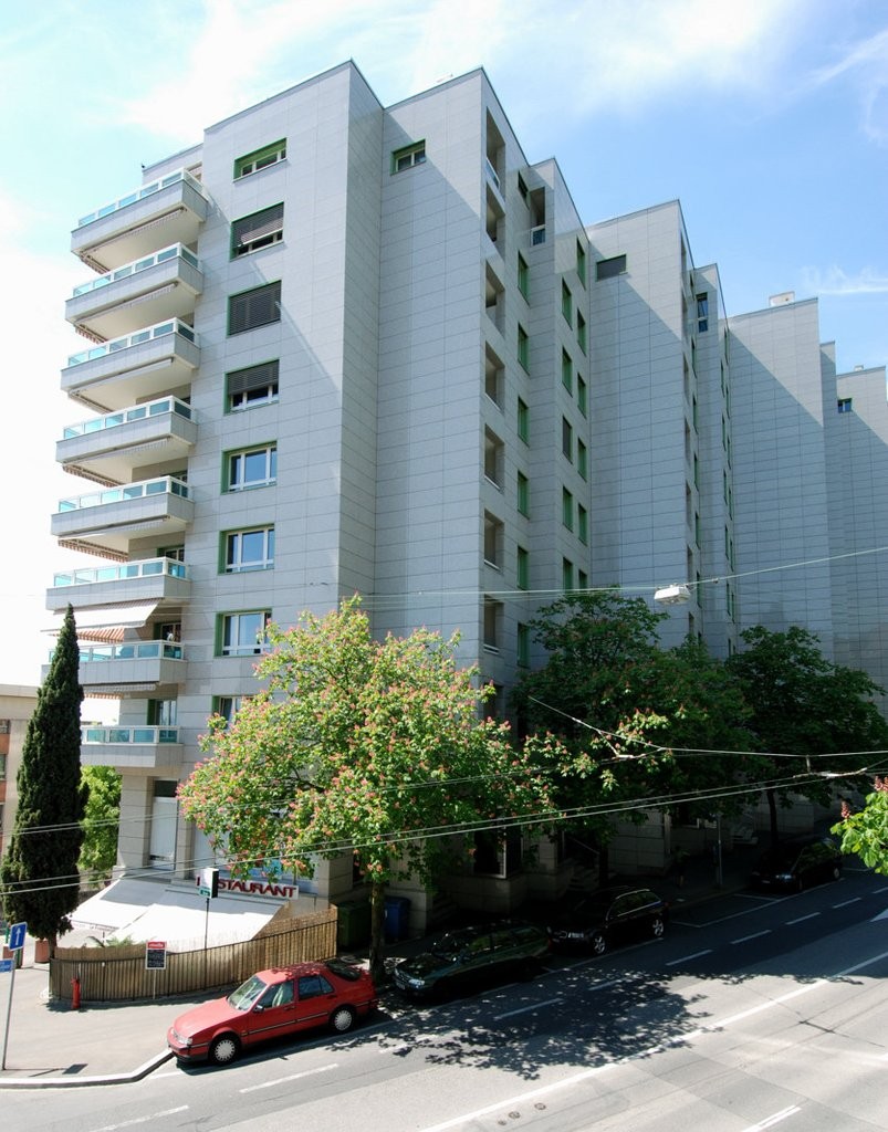 121m² commercial