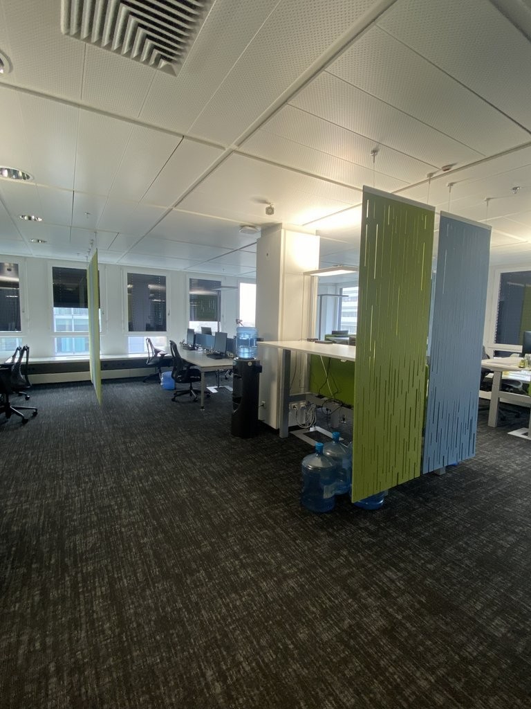 677m² Büro","description":"677 m2 Fläche im Geneva Business Center in Lancy
Gelegen 10 Minuten von der Autobahnausfahrt entfernt und 5 Minuten zu Fuss von der Tramstation "les Esserts"
Das Geneva Business Center bietet zahlreiche Dienstleistungen an, unter anderem Facility Management, Empfangs- un, Foto 9 von 9