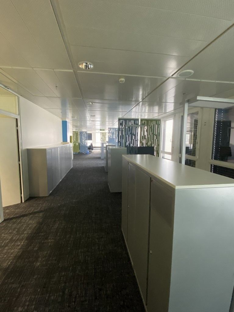 677m² Büro","description":"677 m2 Fläche im Geneva Business Center in Lancy
Gelegen 10 Minuten von der Autobahnausfahrt entfernt und 5 Minuten zu Fuss von der Tramstation "les Esserts"
Das Geneva Business Center bietet zahlreiche Dienstleistungen an, unter anderem Facility Management, Empfangs- un, Foto 8 von 9