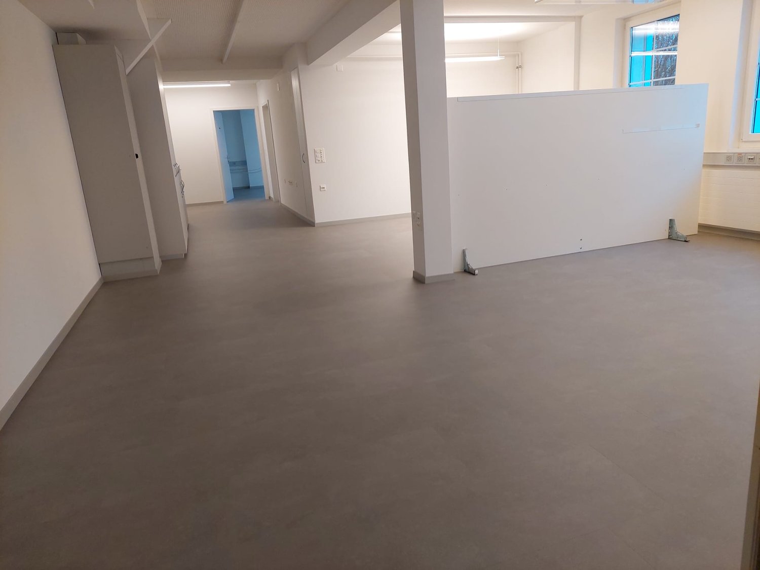100m² office
