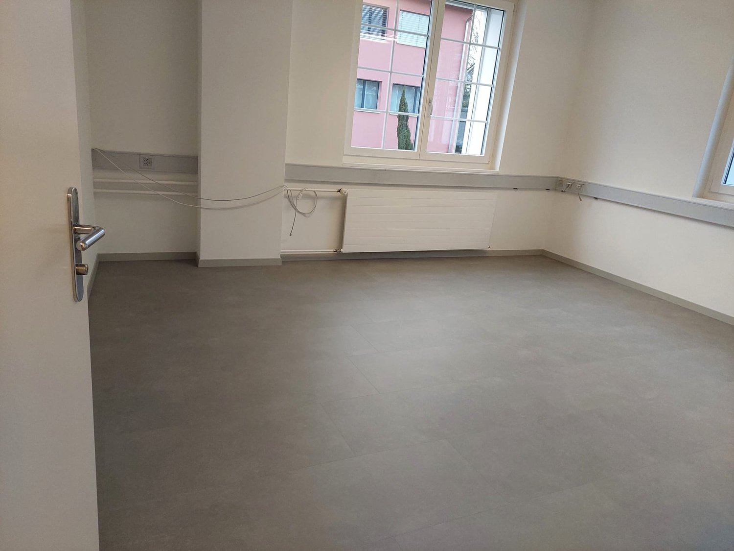 100m² office