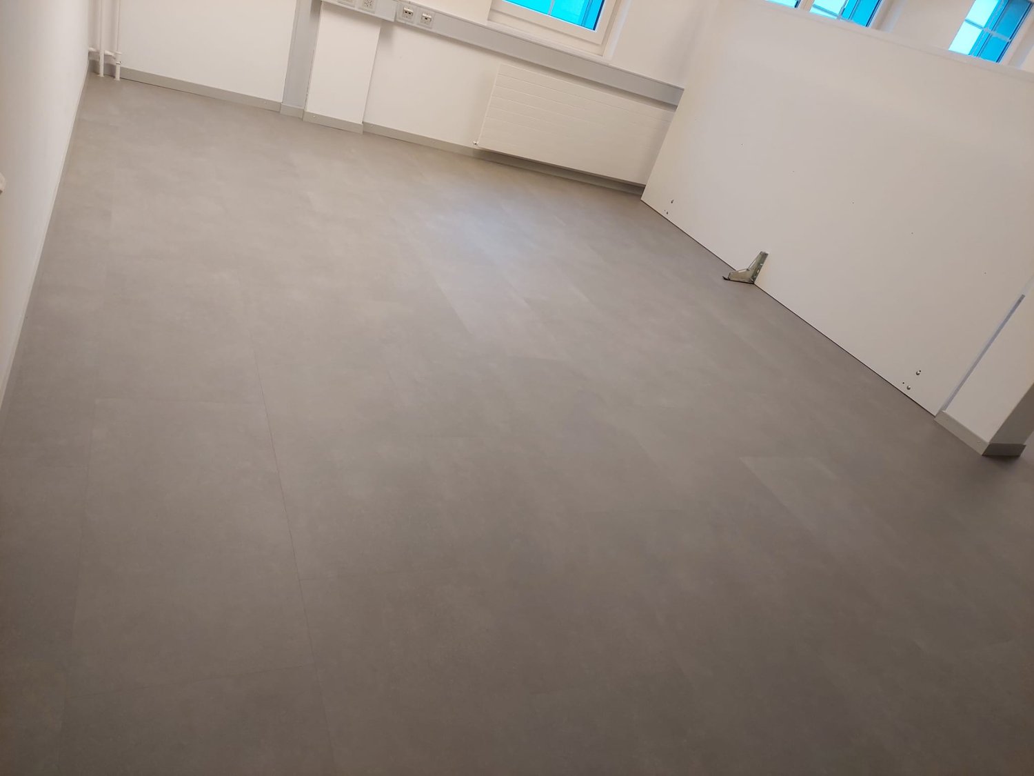 100m² office