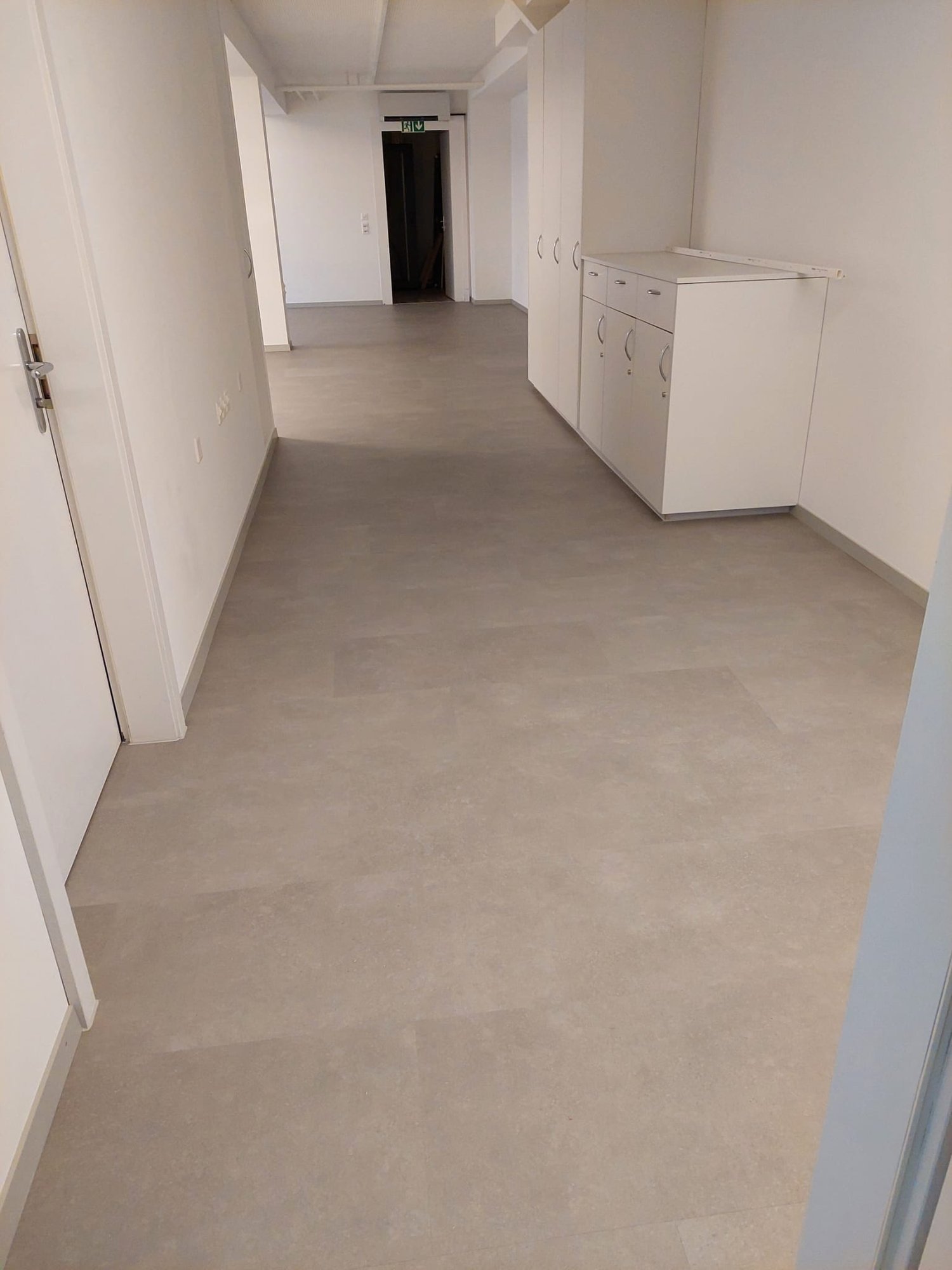 100m² office