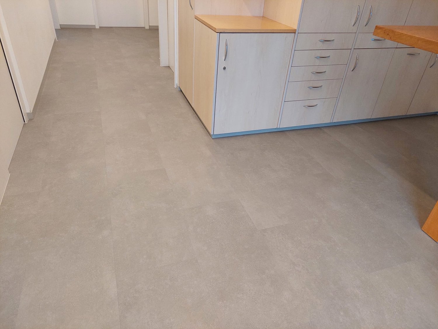 100m² office