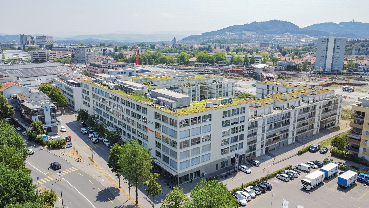 1068m² office
