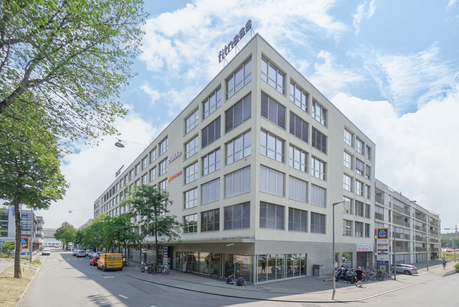 1068m² office