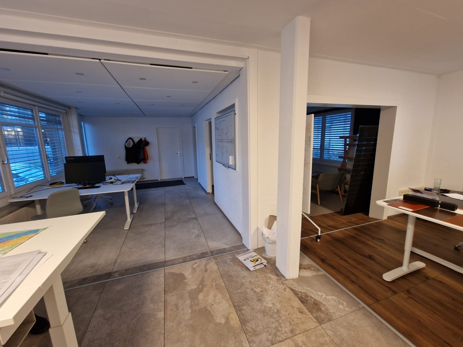 Commercial, Foto 1 von 6