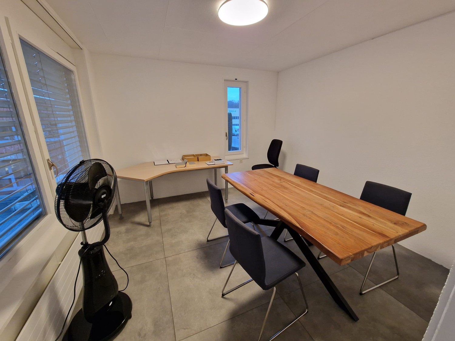 Commercial, Foto 2 von 6