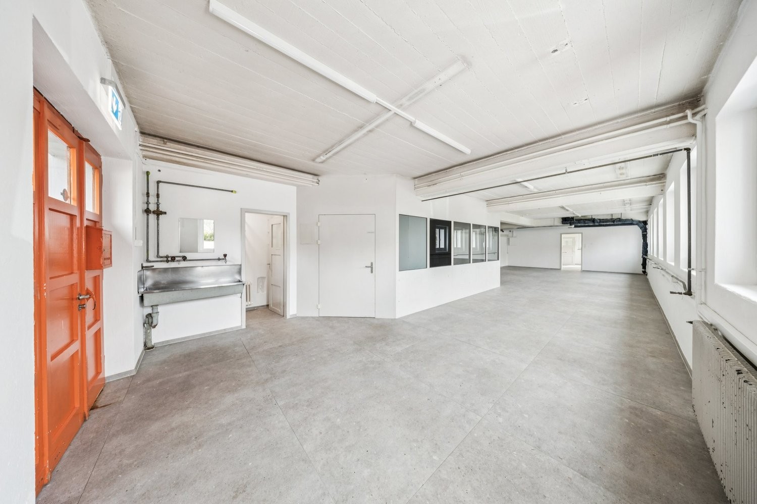 130m² commercial