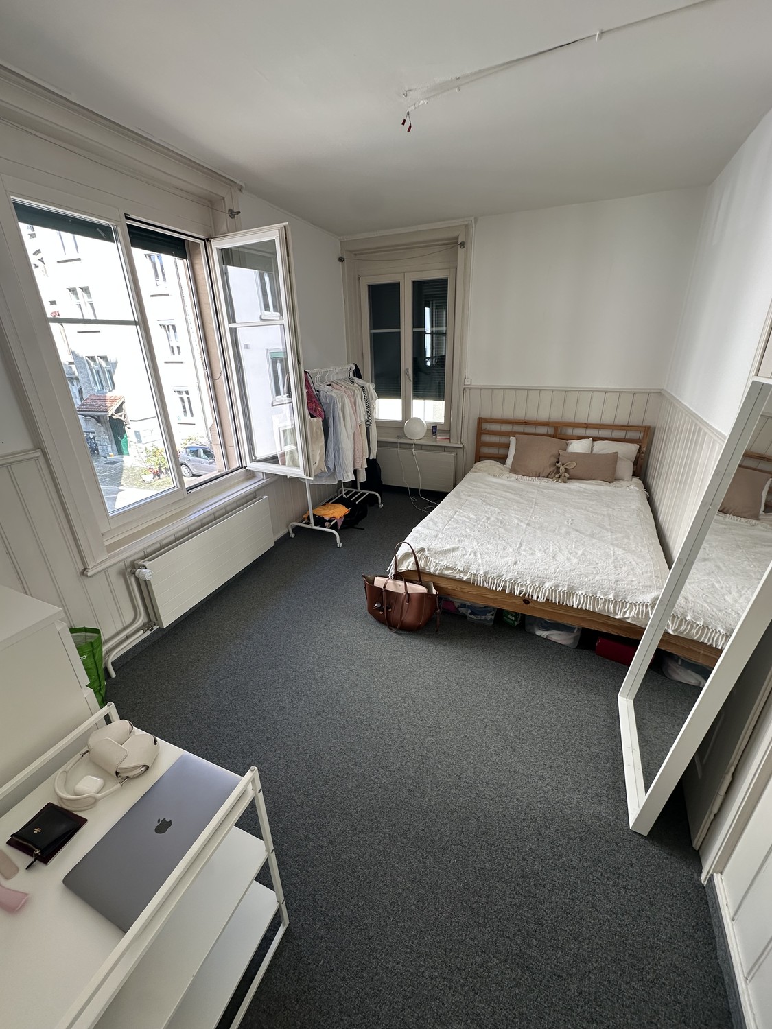 Chambre dans un appartement partagé