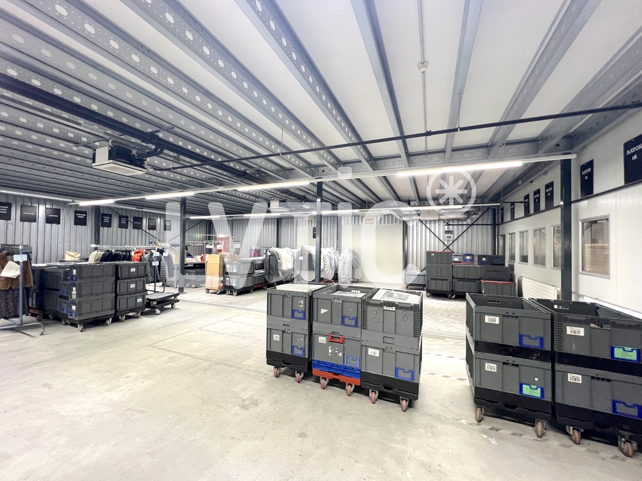 2200m² storage room