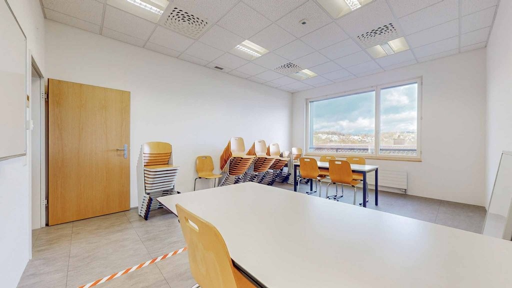462m² office