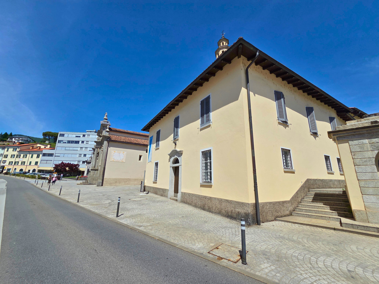 60m² commercial