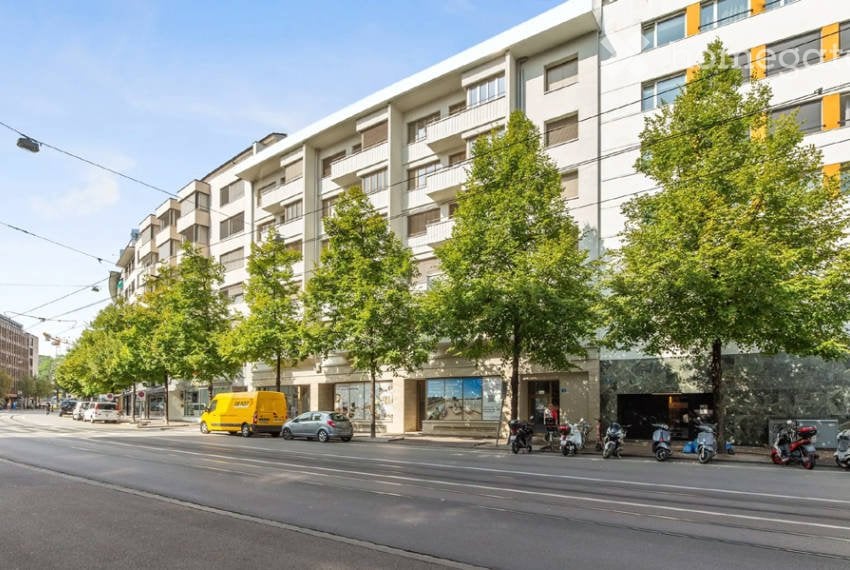 2 ½ Zimmer-Wohnung
Südost-ausgerichtete Wohnung im 6. Stock in zentralem Grossbasel, in Gehdistanz zu Museen, Theatern und Kinos. Nur 6 Minuten zu Fuss vom Bahnhof Basel SBB entfernt, mit wunderschöner Aussicht auf die Skyline der Basler Altstadt.
Die Wohnung ist komplett renoviert und verfügt übe, Foto 5 von 5