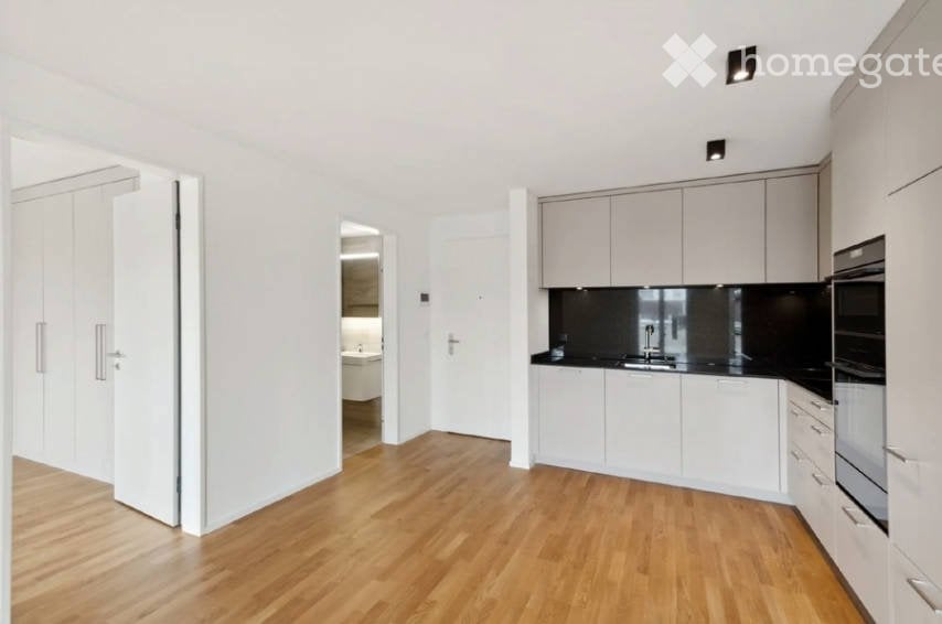 2 ½ Zimmer-Wohnung
Südost-ausgerichtete Wohnung im 6. Stock in zentralem Grossbasel, in Gehdistanz zu Museen, Theatern und Kinos. Nur 6 Minuten zu Fuss vom Bahnhof Basel SBB entfernt, mit wunderschöner Aussicht auf die Skyline der Basler Altstadt.
Die Wohnung ist komplett renoviert und verfügt übe, Foto 1 von 5