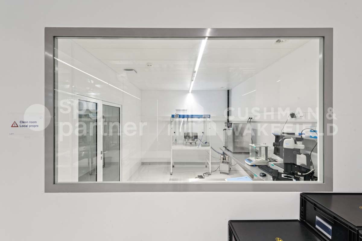 1600m² office