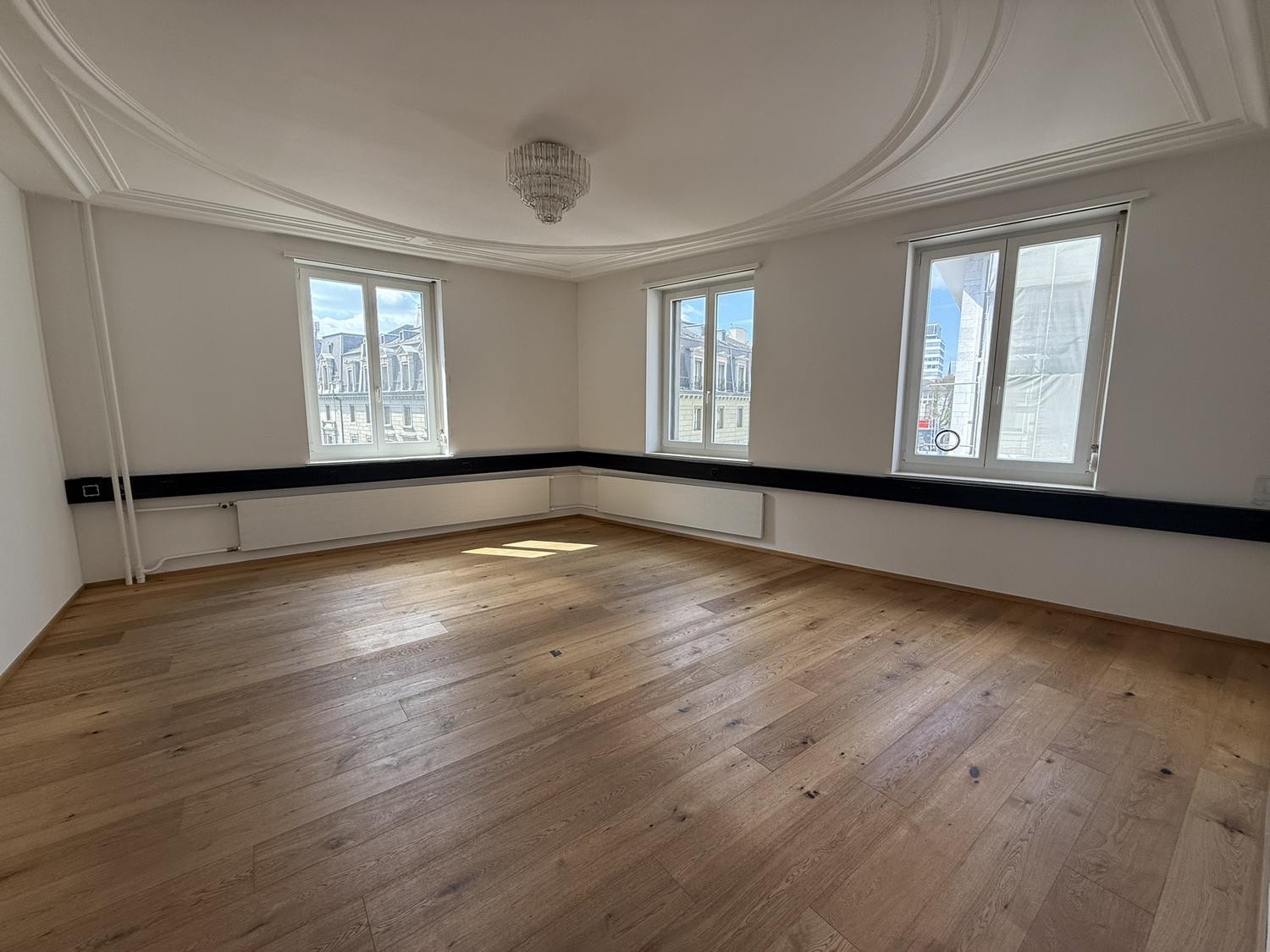 191m² office, photo 1 of 7