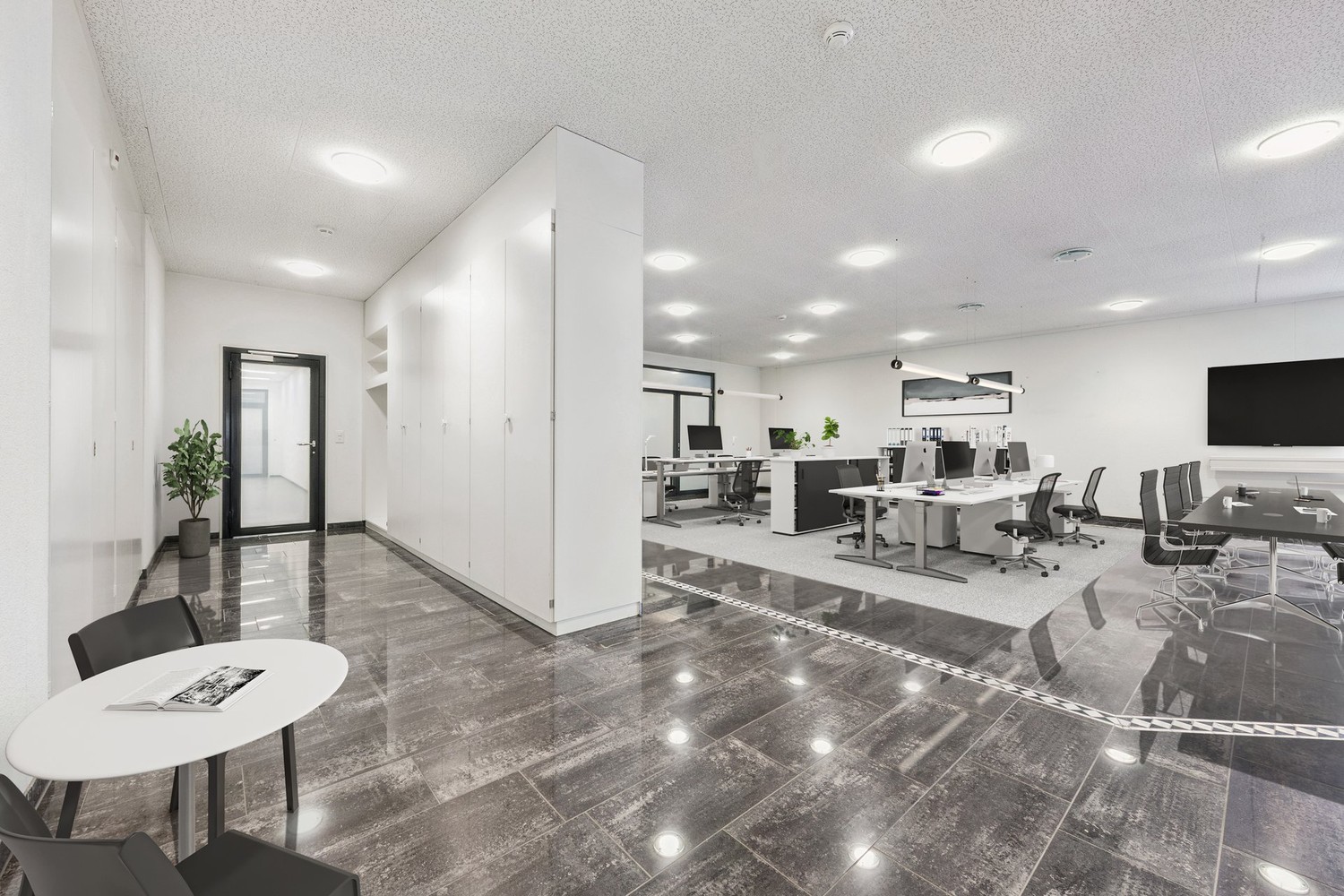 305m² office
