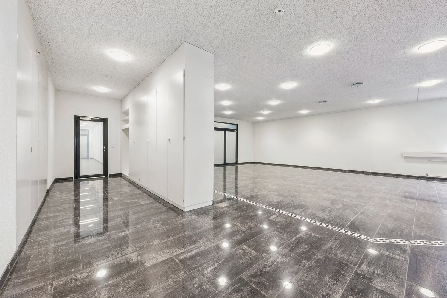 305m² office