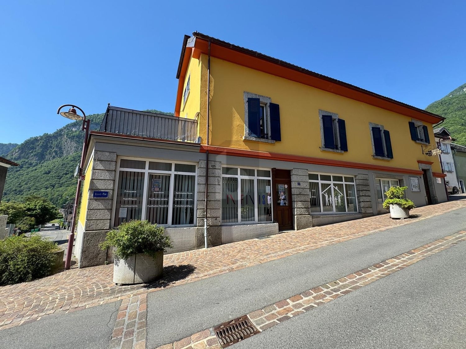140m² office